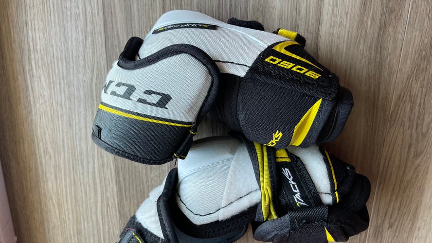 Large CCM Tacks 9060 Elbow Pads