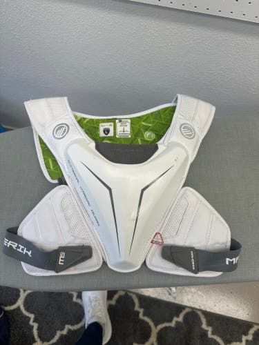 ALMOST BRAND NEW Maverik M5 Shoulder Pads