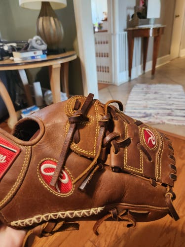 Rawlings Right Hand Throw Baseball Glove 11.75" premier pitching/infield glove.