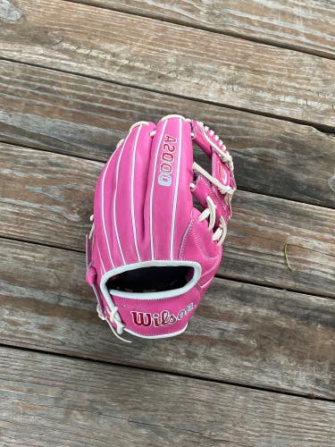 2023 Right Hand Throw 11.75" A2000 Baseball Glove