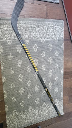 Used Intermediate Warrior Right Handed Alpha DX4 Hockey Stick W88