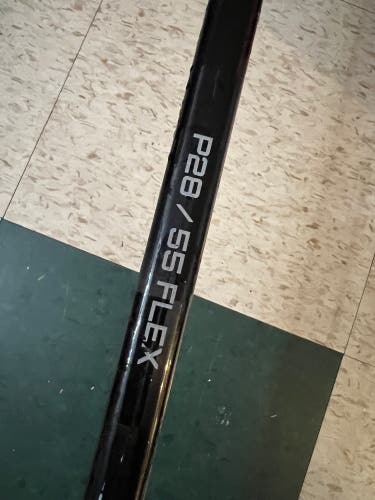 Intermediate Right Handed P28  Vapor Hyperlite Hockey Stick