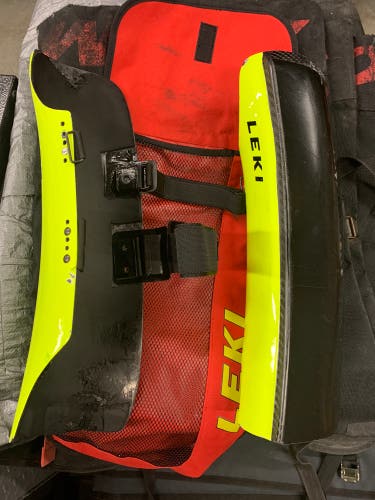 Leki WC carbon shin guard