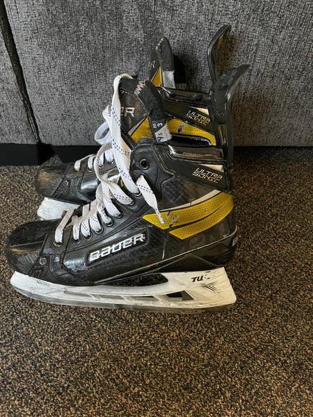 Used Bauer Extra Wide Width Size 9.5 Supreme UltraSonic Hockey Skates