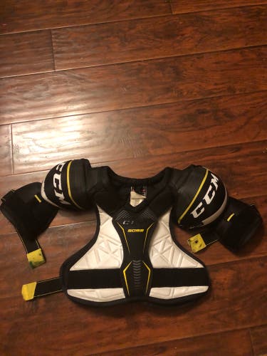 CCM 5092 Hockey Player Shoulder Pads