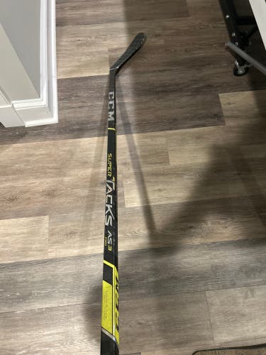 Senior Right Handed P28  Super Tacks AS3 Pro Hockey Stick