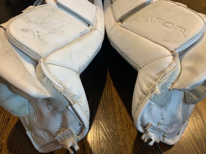 Used 26" Bauer Vapor X2.7 Goalie Leg Pads - Junior Small