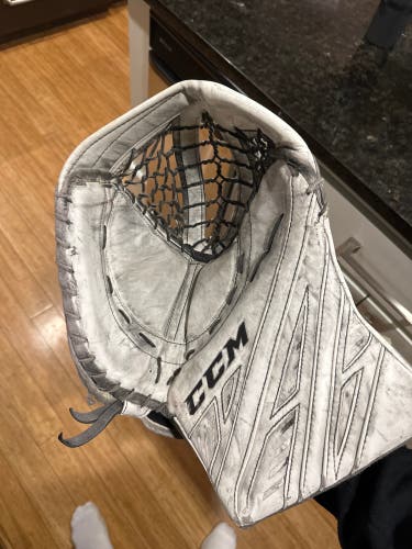 Used Full Right  Extreme Flex III Blocker Extreme Flex 4 Glove