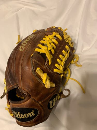 Used Right Hand Throw 10.75" A2000 Baseball Glove
