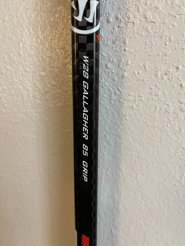 Senior Left Hand W28 Covert QRE Pro Hockey Stick