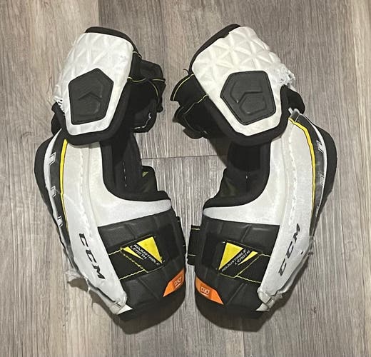 Medium CCM Pro Stock Ultra Tacks Elbow Pads