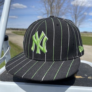 New York Yankees MLB New Era 59FIFTY Fitted Hat Size 7 5/8 Green Black Pinstripe