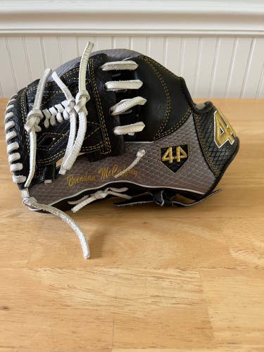 2022 Pitcher's 11.75" Signiture Series Baseball Glove