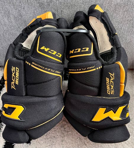 Used CCM 13"  Tacks 9060 Gloves