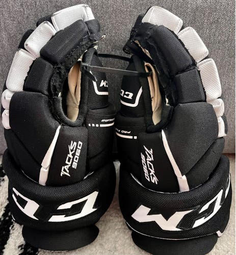 Used CCM 13"  Tacks 9060 Gloves