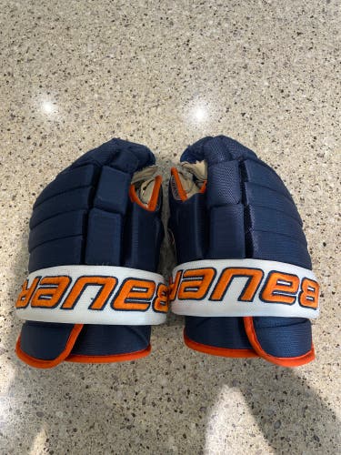 Bauer 14" Nexus Pro Gloves Bundled With Shell.