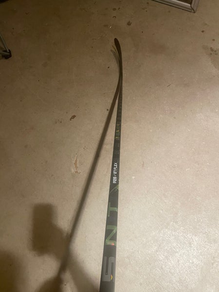 Senior Used Right Handed Bauer Ag5nt Hockey Stick P28