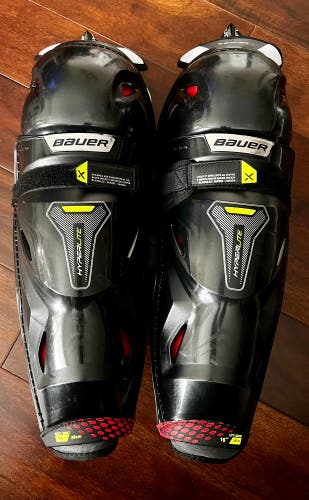 Used Bauer  Vapor Hyperlite Shin Pads