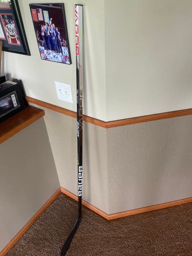 Right Handed P92 Vapor Hyperlite Hockey Stick