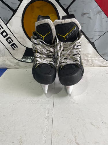 Used CCM Regular Width Size 6.5 Super Tacks 9370 Hockey Skates