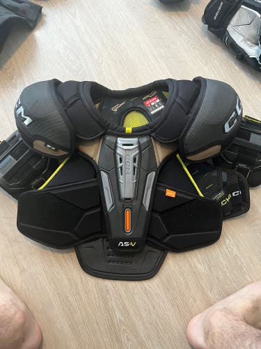 Used Large CCM ASV Tacks Shoulder Pads