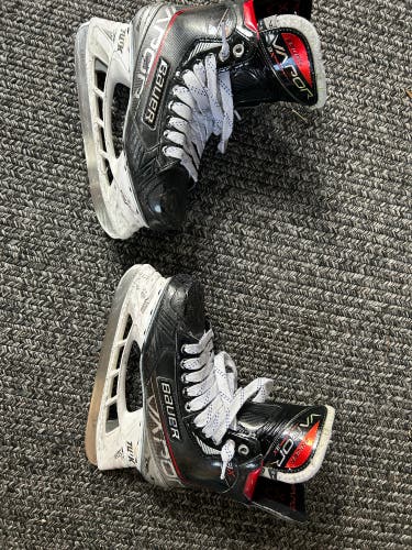 Senior Bauer Regular Width  Size 7 Vapor 3X Hockey Skates
