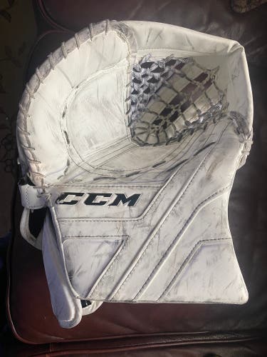 CCM Axis Pro Senior Glove Full Right