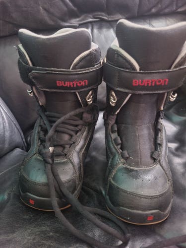 Used Kid's Size Boys 3.0 (Women's 4.0) Burton Freestyle Snowboard Boots