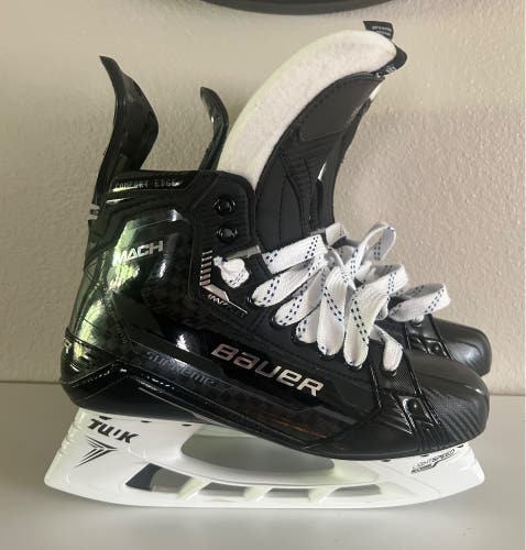 NEW Bauer Regular Width Pro Stock Size 9 Custom Supreme Mach Hockey Skates