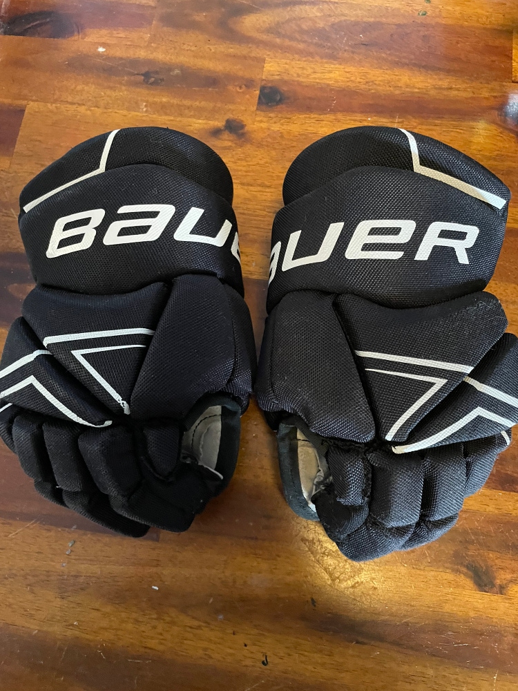 Used Bauer 9" Supreme 150 Gloves