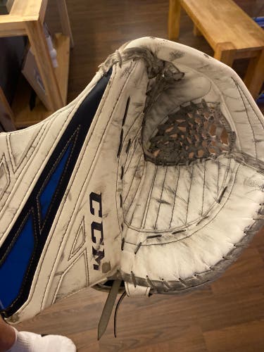 Eric Comrie Pro Return Goalie Glove (Winnipeg Jets)