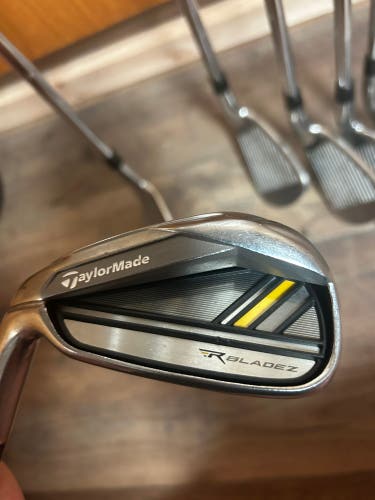 Taylor Made RocketBladez Left hand Iron set 4-pw