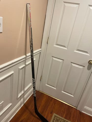 Senior Used Left Hand Bauer Vapor Hyperlite Hockey Stick P28