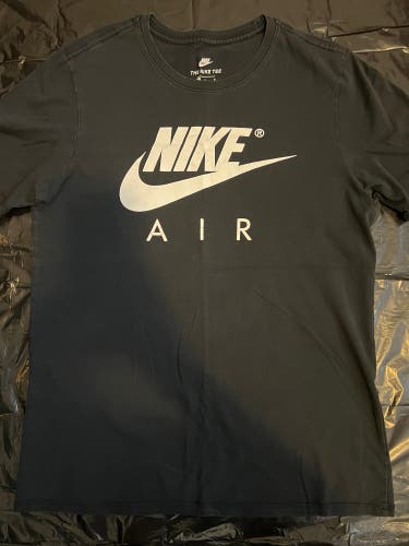 Nike Air Tee Men’s  M Black/ White Athletic Cut.