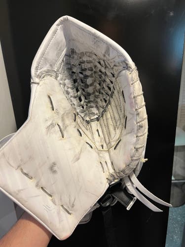 Bauer supreme goalie glove