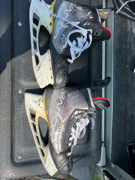 Senior Bauer Size 9.5 Vapor Hyperlite Hockey Skates