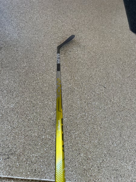 New Right Handed P92 Pro Stock Gold Vapor Hyperlite Hockey Stick