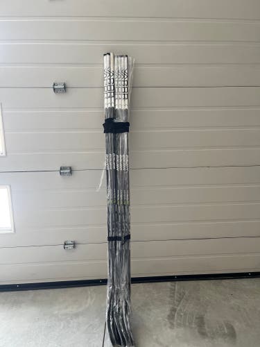 Senior Right Handed Vapor Hyperlite Hockey Stick