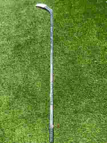 Intermediate Used Right Handed CCM Ribcore Trigger 6 Hockey Stick P29