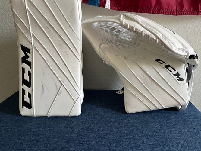 CCM  EFLEX 5.9 Glove And Blocker