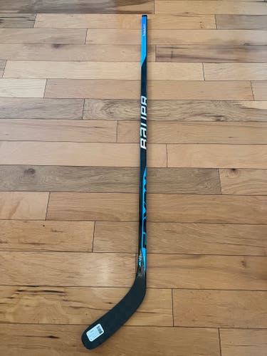 New Bauer Sync Hockey Stick P88/77 Flex/Right Handed