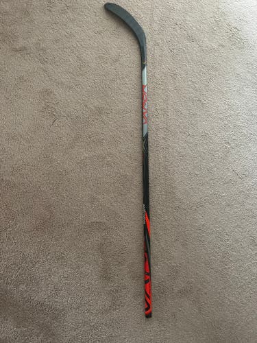 Senior Right Handed P28 Pro Stock Vapor FlyLite Hockey Stick