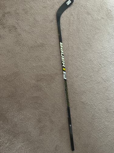 Senior Right Handed P88 Pro Stock Supreme 2S Team Hockey Stick
