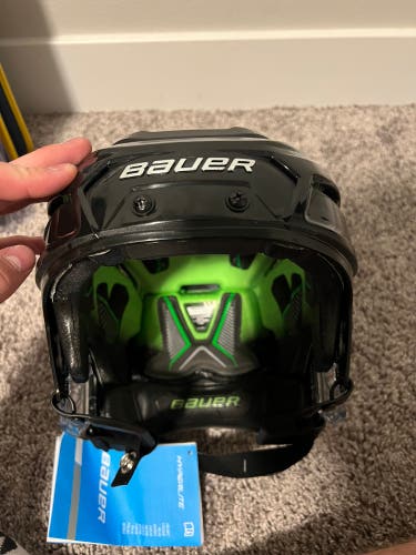 New Medium Bauer Hyperlite Helmet *FREE SHIPPING*