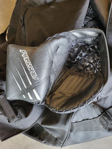Passau goalie glove
