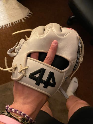 2021 Infield 11.5" Signiture Series Baseball Glove