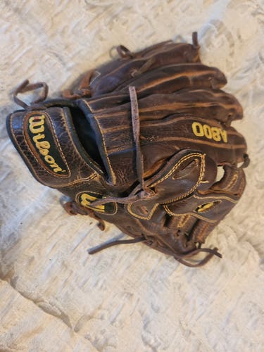 Wilson Right Hand Throw A800 Omaha Baseball/Softball Glove 11.75"