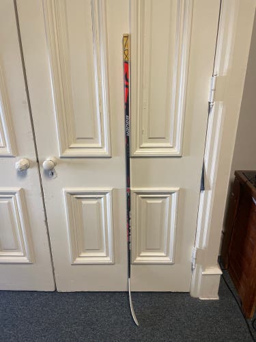 Senior Right Handed P28  Vapor 2x Team Hockey Stick