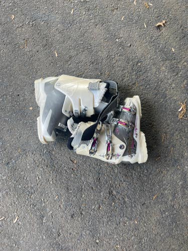 Used Nordica Hot Rod 7.0 Ski Boots (mondo 24 & mondo 24.5 280-289mm)