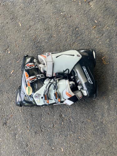 Used Nordica SpeedMachine 120 Ski Boots (mondo 27 & mondo 27.5 310-319mm)